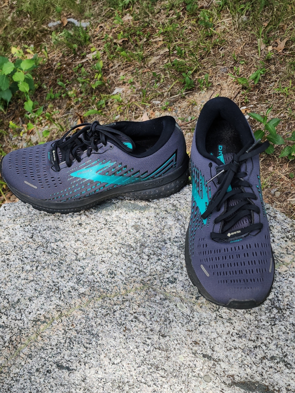 Brooks Ghost 13 Gray Running Sneakers with Teal Accents size 11